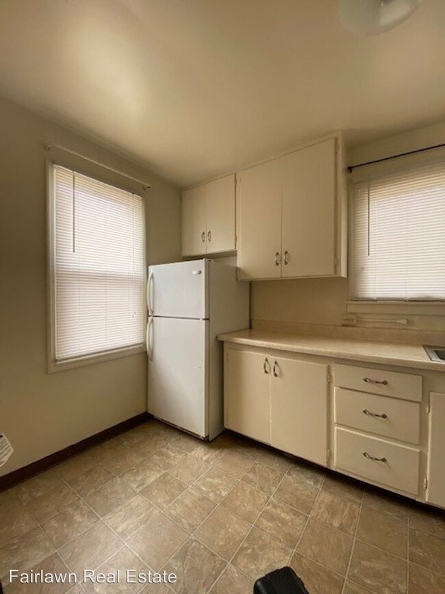 Building Photo - Studio, 1 bath Apartment - 1512 W. Healey St.