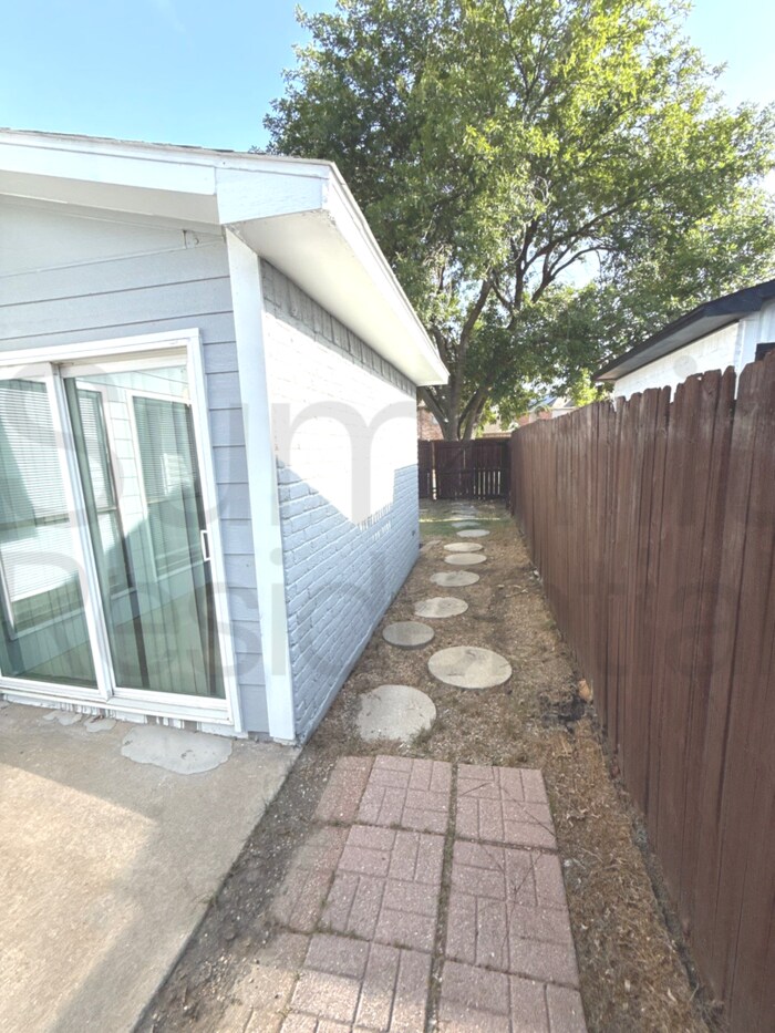 Building Photo - 6078 Dooley Dr
