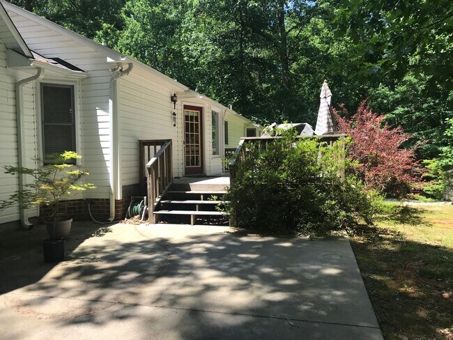 Building Photo - Stunning 3 Bedroom Home with Bonus Room