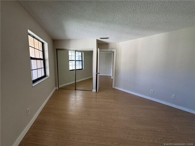 Building Photo - 2083 NE Collins Cir