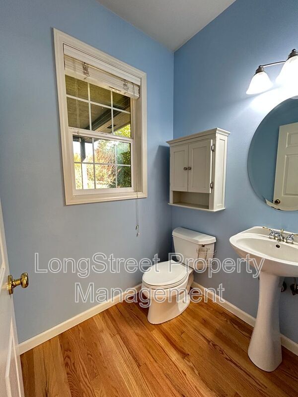 Building Photo - 852 Marilyn Dr