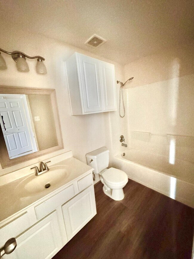 Building Photo - 3947 Calgary Cir