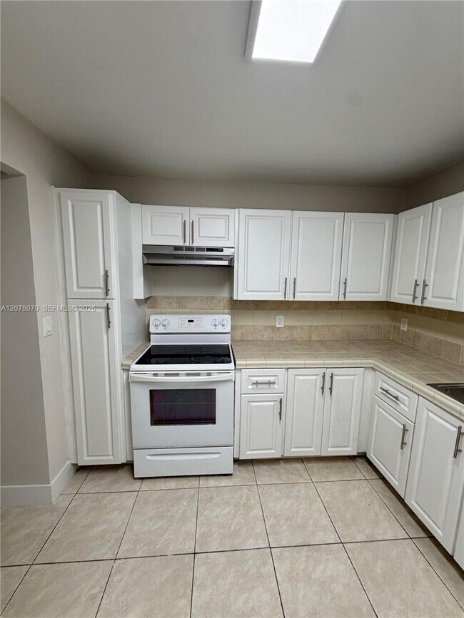 Building Photo - 2025 NE 164th St