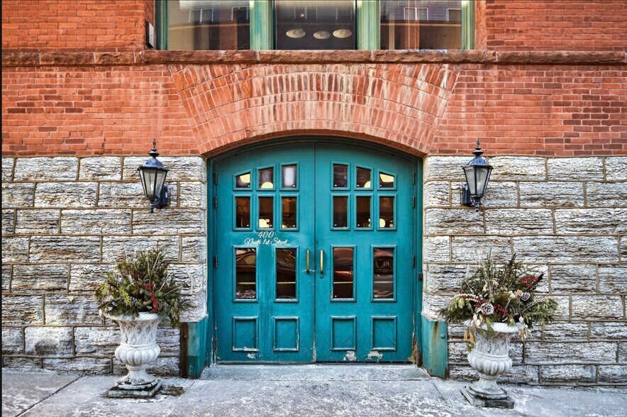 Welcome to Riverwalk Lofts Condominiums - 400 N 1st St