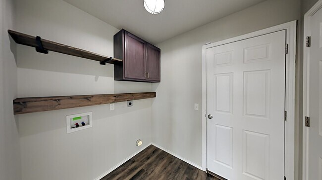 Building Photo - Very Nice 3 Bedroom 2 Bath Home in Yukon Schools