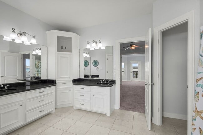 Building Photo - Waterfront Living at Its Best – For Rent o...
