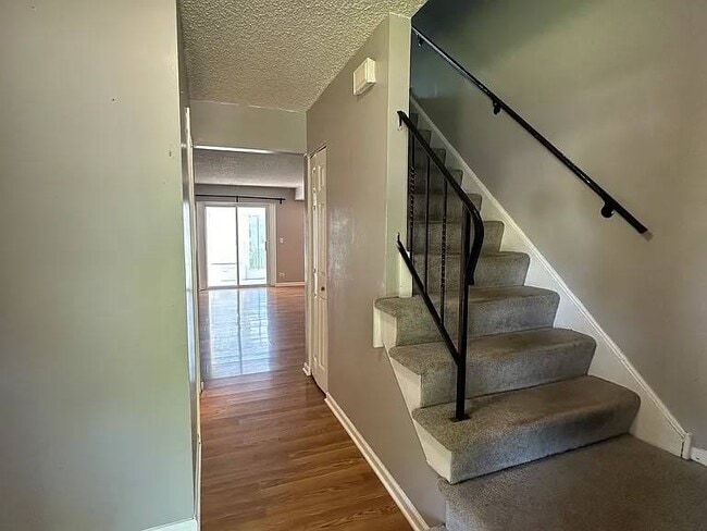 Building Photo - 1741 Bell Dr