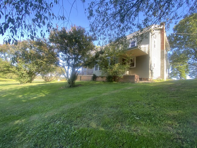 Building Photo - 6427 Chippewa Rd