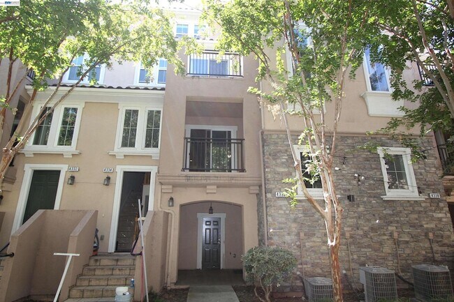Building Photo - 4336 Fitzwilliam St
