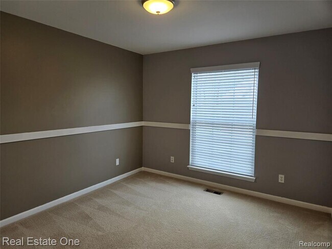 Building Photo - 1716 Deepwood Cir