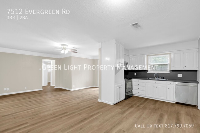 Building Photo - 7512 Evergreen Rd