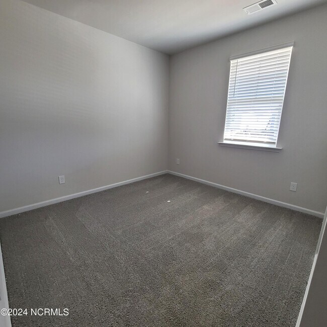 Building Photo - 7136 Foxhollow Ln