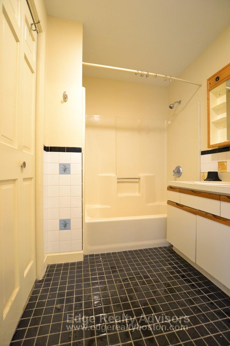 Building Photo - 47 Dighton St