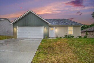 Building Photo - New 4BR Home | Ideal for Families & Teams