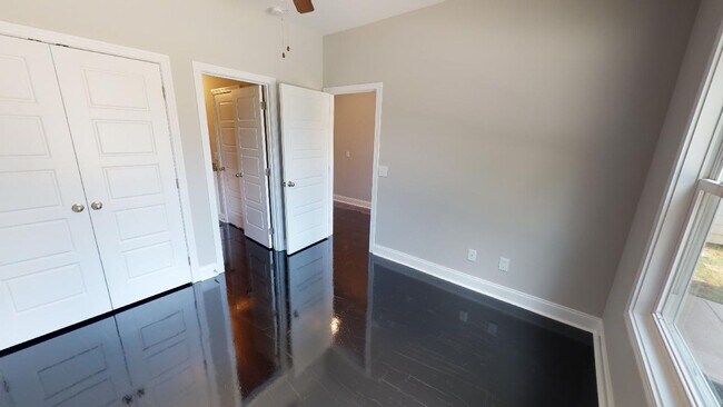 Building Photo - Charming 3-Bedroom Home in the Heart of Clarksville – Nashville Style Living!