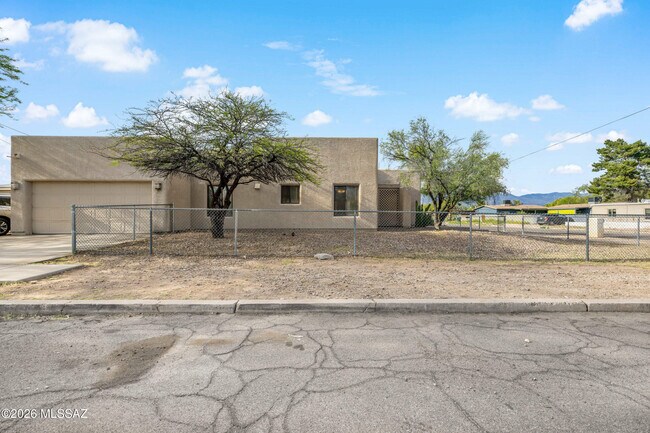 Building Photo - 1317 N Howard Blvd