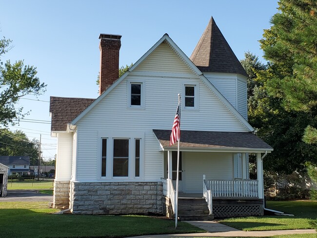 Building Photo - 709 Dewitt Ave