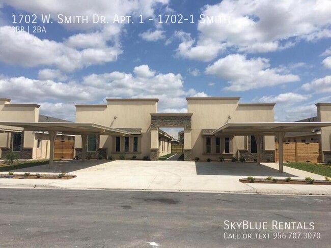Building Photo - 1702 W Smith Dr