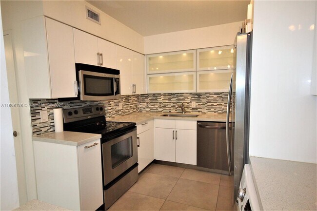 Building Photo - 5151 Collins Ave