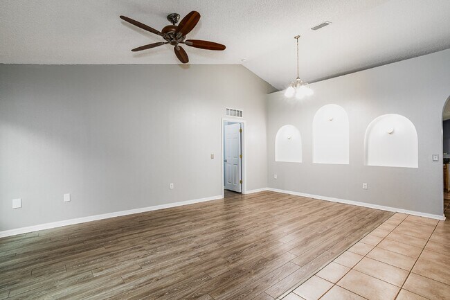 Building Photo - FOR RENT:  4 BEDROOM 2, BATHROOM HOME IN H...