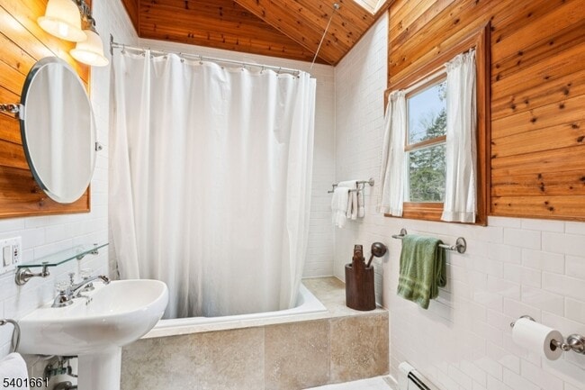 Building Photo - 197 Point Breeze Dr