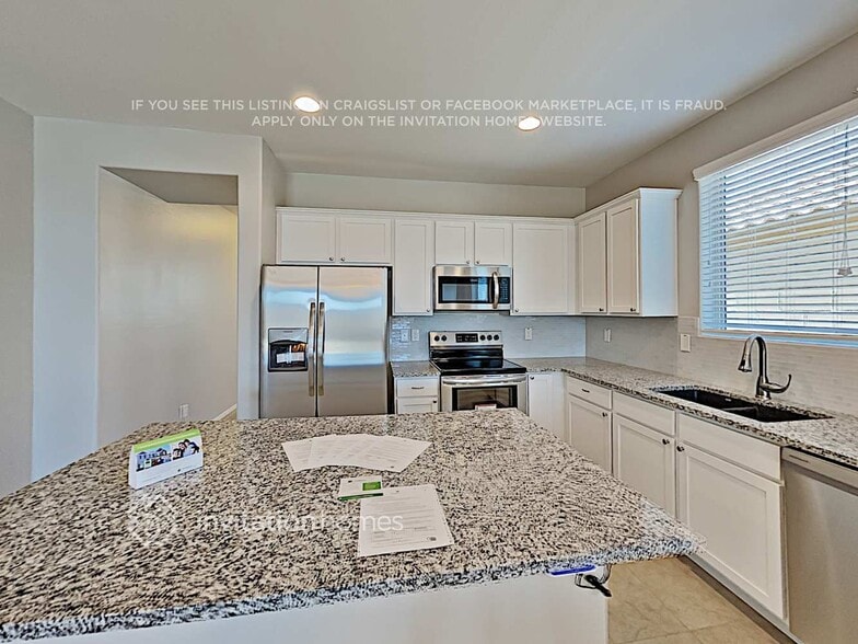 Building Photo - 18357 W Via Del Sol