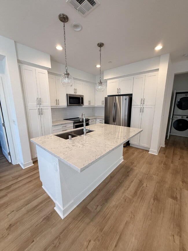 Building Photo - $3,900 - 3 Bed/ 3 Bath Modern Townhome in Santee