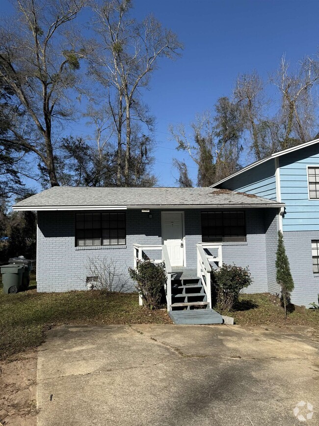 Building Photo - 2456 Dundee Dr