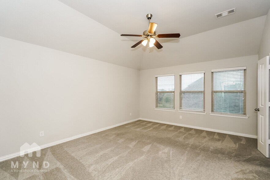 Building Photo - 120 Knight of Realm Blvd