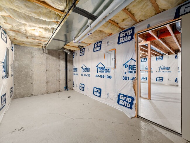 Building Photo - 15083 S Reins Wy