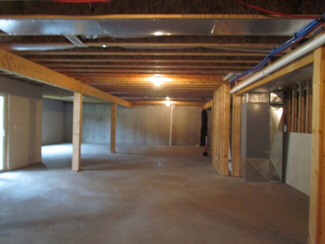 Building Photo - Available August 7th!! Laquey Schools!