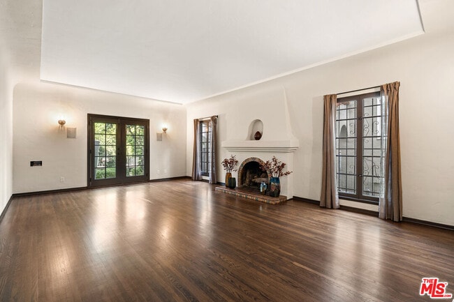 Building Photo - 1146 S Hayworth Ave