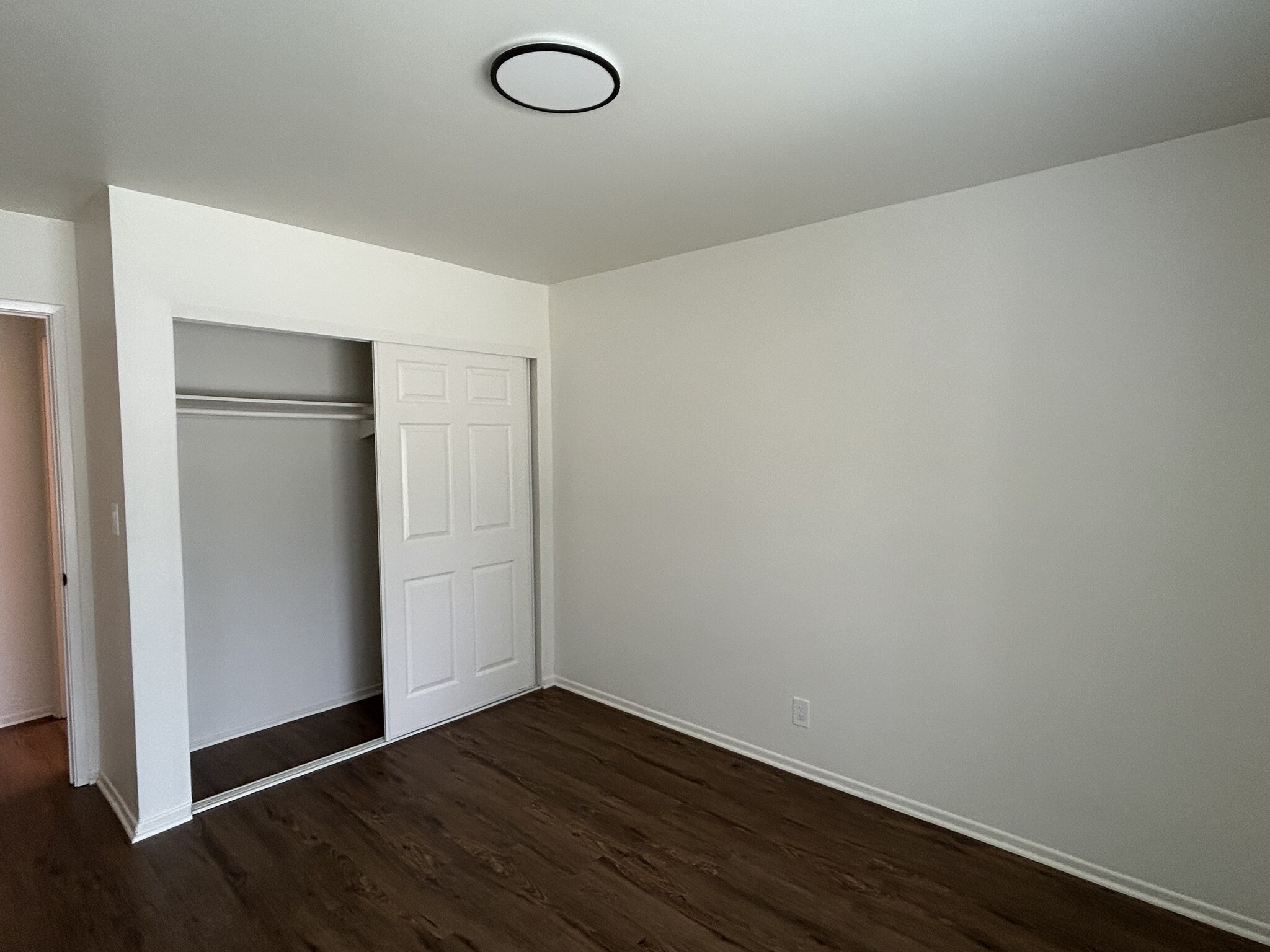 Building Photo - 1128 La Casa Ln