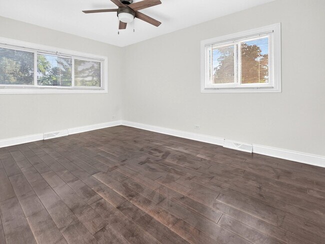Building Photo - 800 Ridgemoor Dr