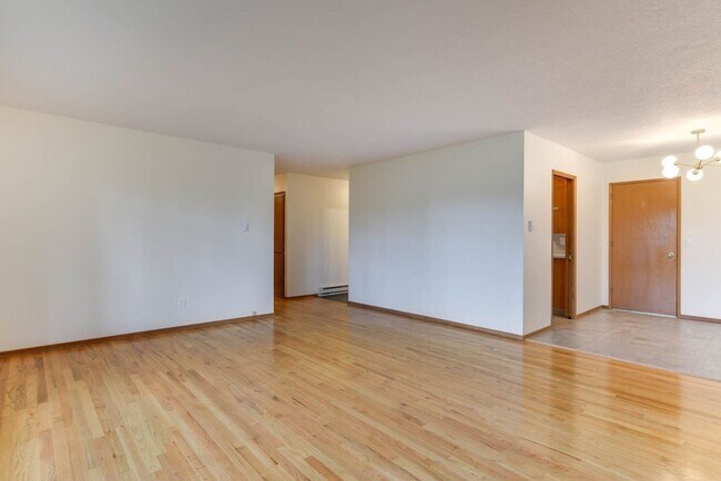 Building Photo - Terra Linda Home - 3 Bedrooms, 2 Baths, 1,...
