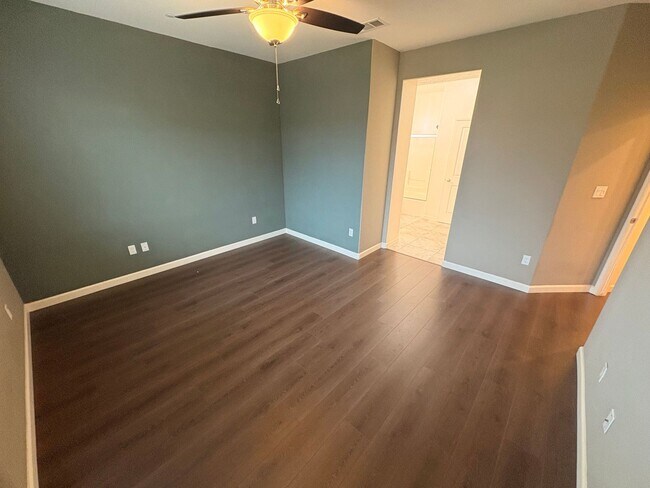 Building Photo - Lovely 3 bedroom home for rent in Hanford CA