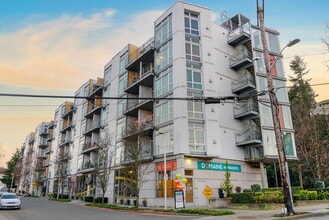 Building Photo - Domaine