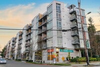 Building Photo - Domaine
