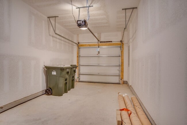 Building Photo - Pet-Friendly 3BR Townhome in Meadow Brook ...