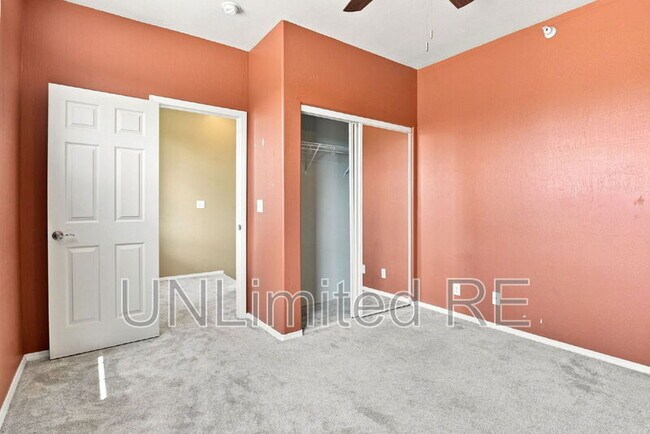 Building Photo - 2455 W Silverton Dr