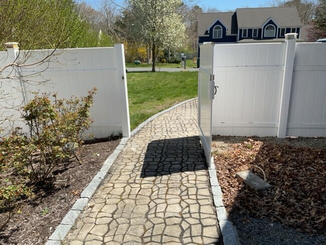 Building Photo - Large 2nd Floor Studio in Quiet Sandwich (Forestdale) Neighborhood