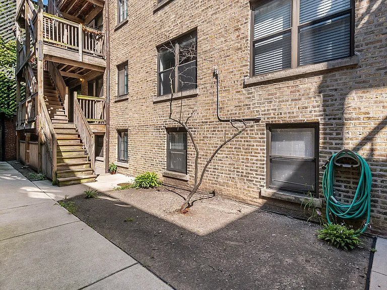 Building Photo - 1353 W Fargo Ave