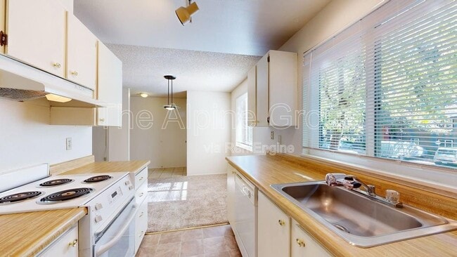 Building Photo - 12626 NW Barnes Rd