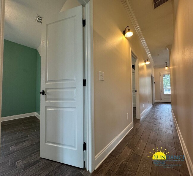 Building Photo - Prime Location: 4 Bedroom Home in Elliot Point Neighborhood, Fort Walton Beach!