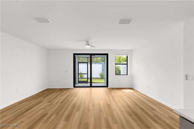 Building Photo - 27859 Solis Grande Dr