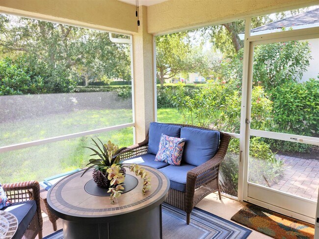 Building Photo - Seasonal Short-Term Villa located in the Auburn Cove Community with Community Pool!