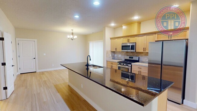 Building Photo - Desirable Bethany Location, Spacious & Sty...