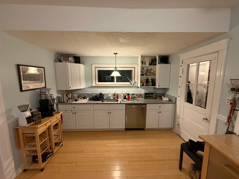 Primary Photo - 304 Lake Ave