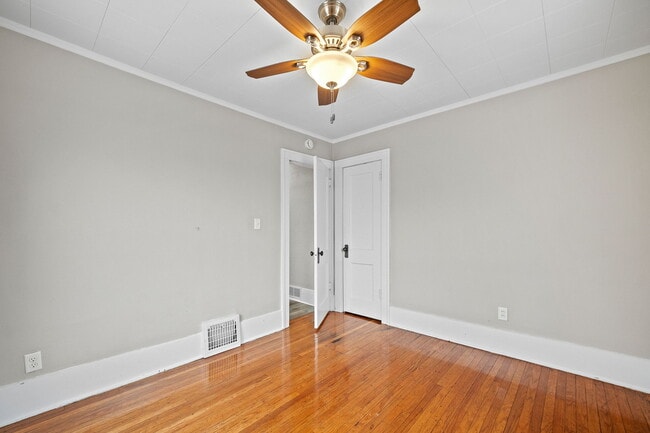 Building Photo - 4524 Waveland Ct