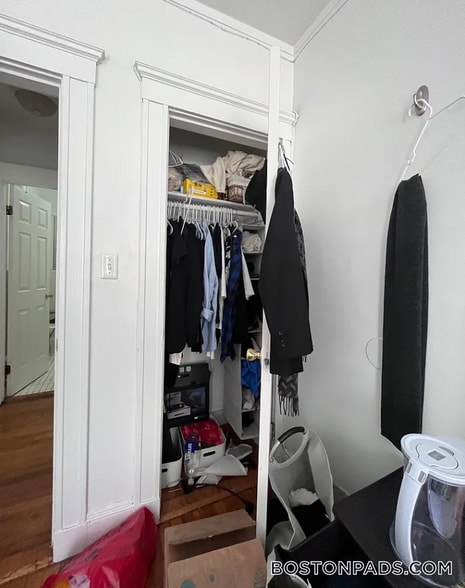 Building Photo - 121 Park Dr